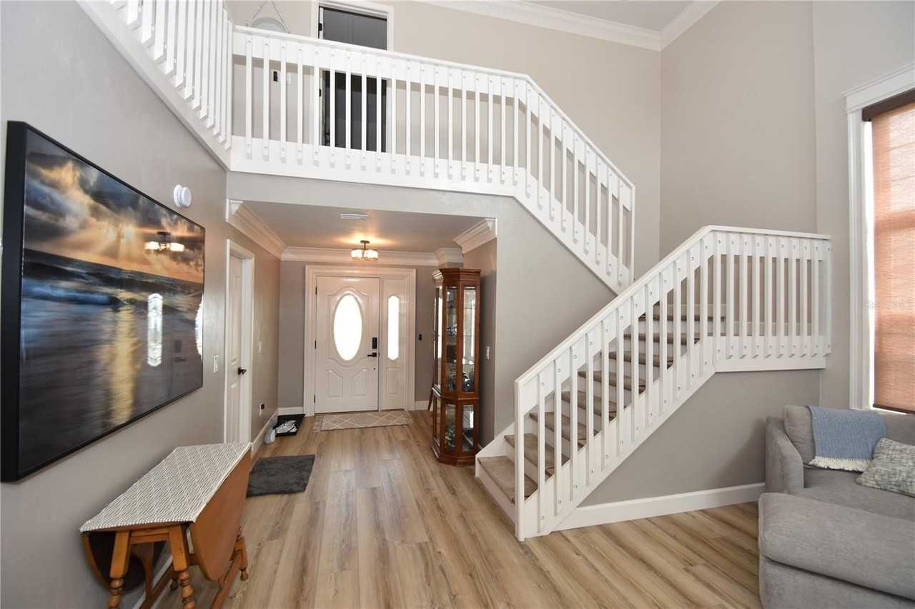 1 Bedford Dr - Photo 5 of 38