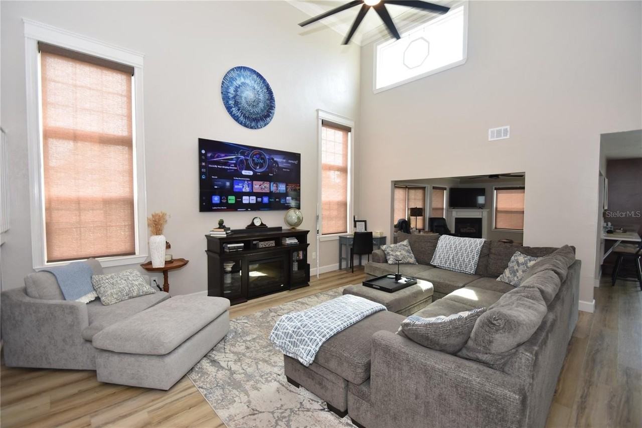 1 Bedford Dr - Photo 6 of 38