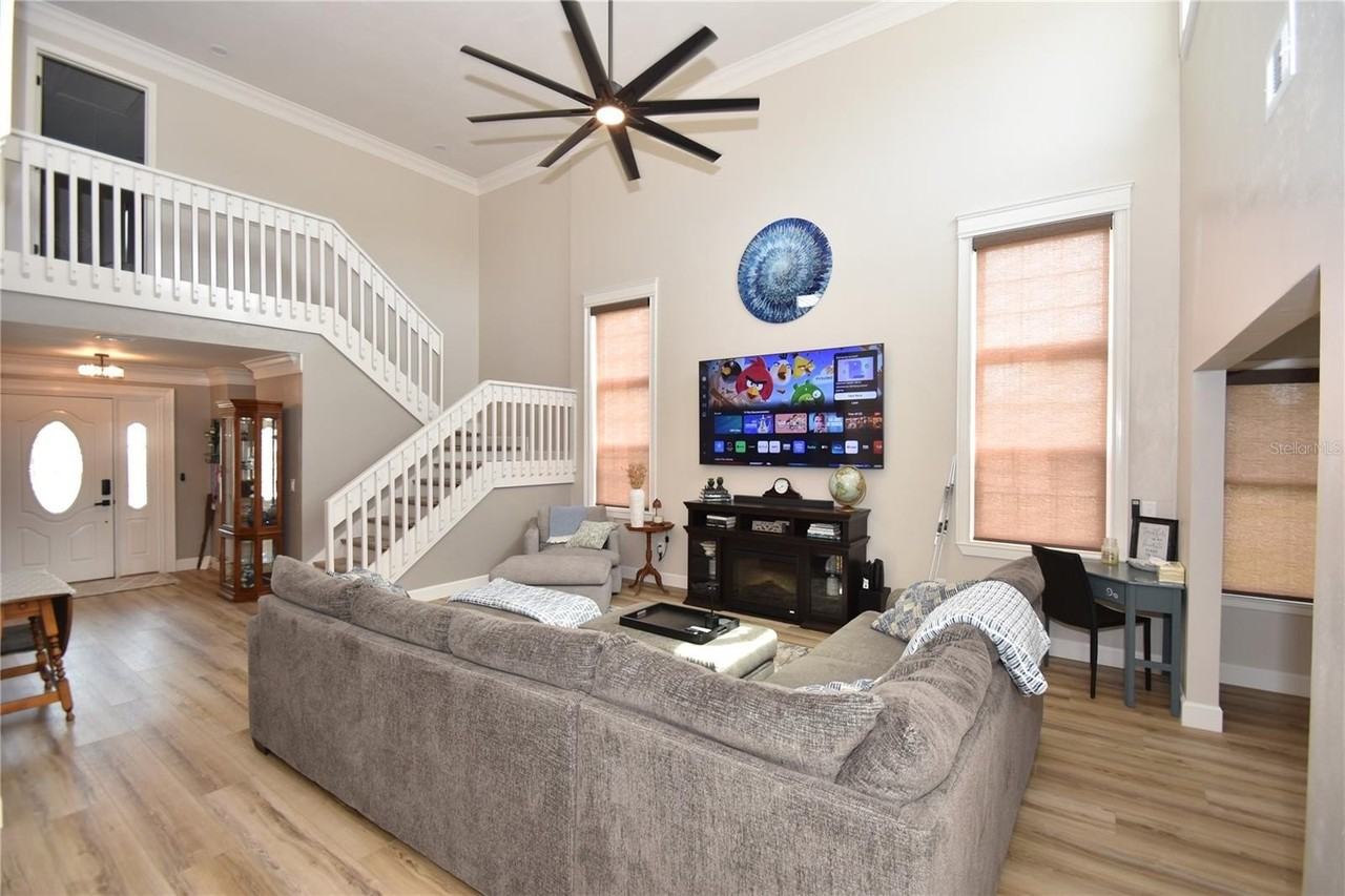 1 Bedford Dr - Photo 7 of 38