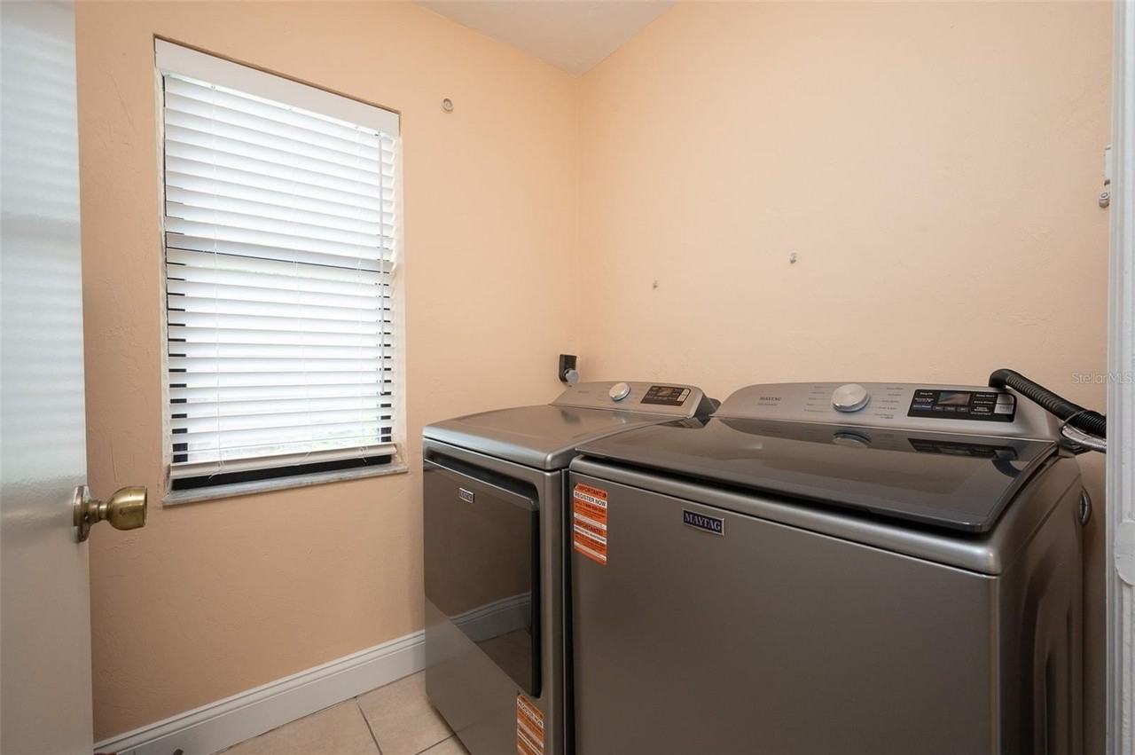 3409 Nw 52nd Ter - Photo 4 of 17