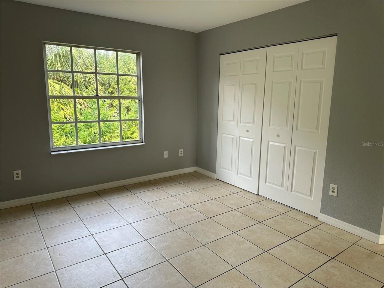 425 Ricold Ter - Photo 5 of 10