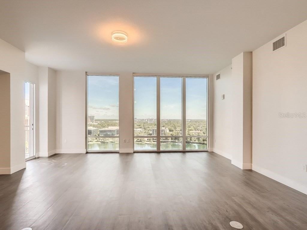 415 E Pine St #PH - Photo 7 of 39