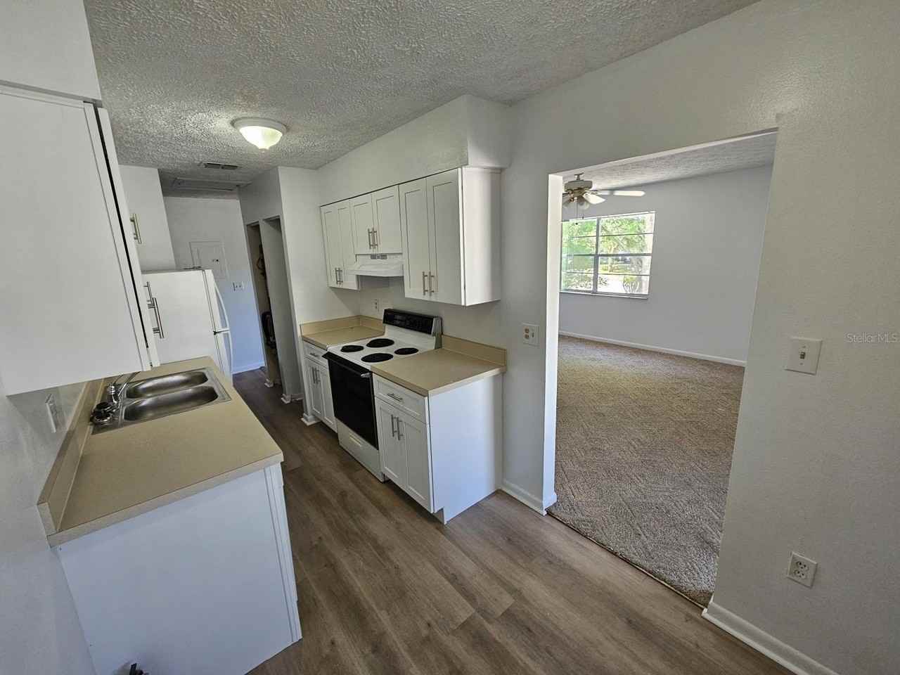 2796 Curry Ford Rd #B - Photo 3 of 18