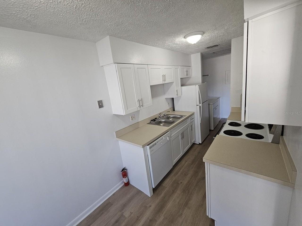2796 Curry Ford Rd #B - Photo 4 of 18