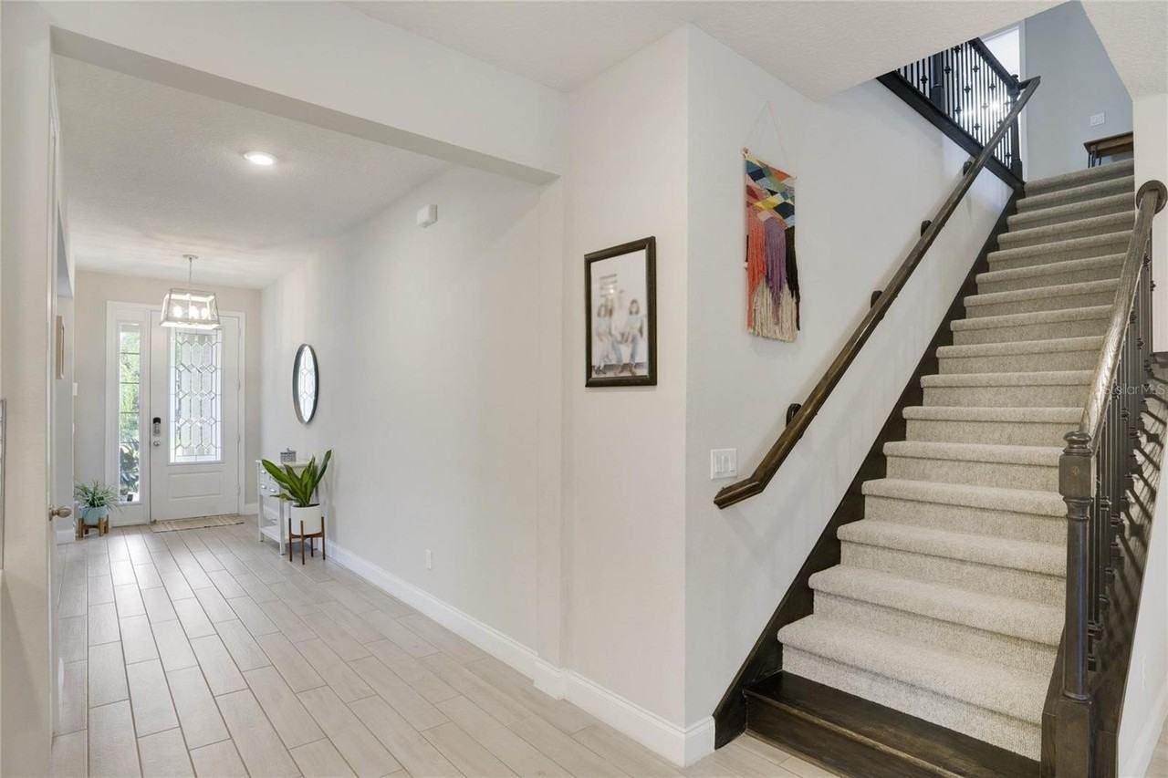 8414 Vivaro Isle Way - Photo 5 of 46