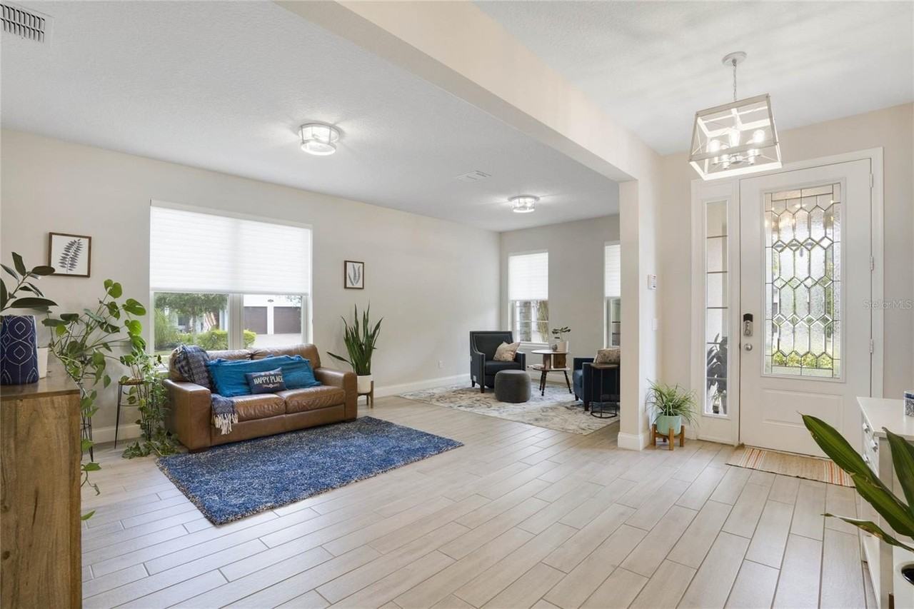 8414 Vivaro Isle Way - Photo 7 of 46