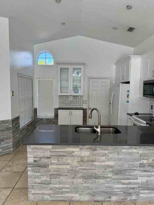 1623 Bridgeview Cir - Photo 4 of 22