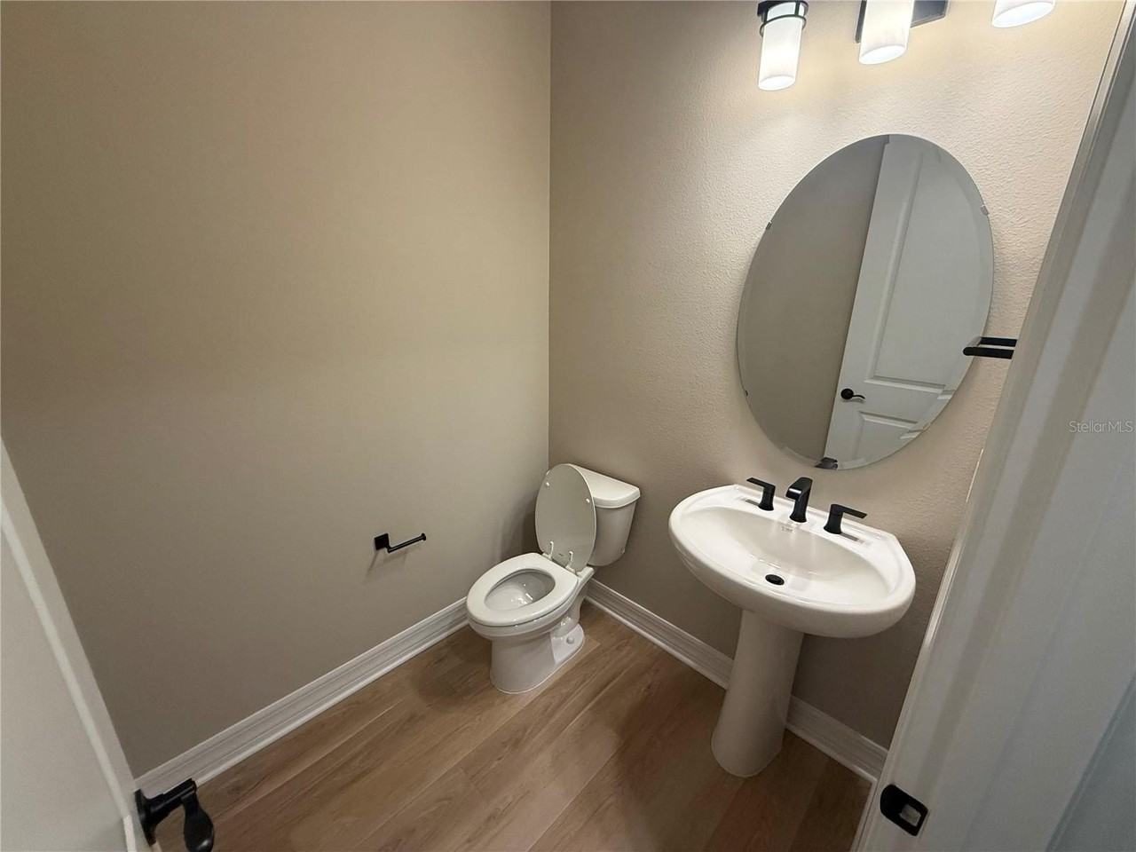 455 Winter Grove Blvd - Photo 4 of 47