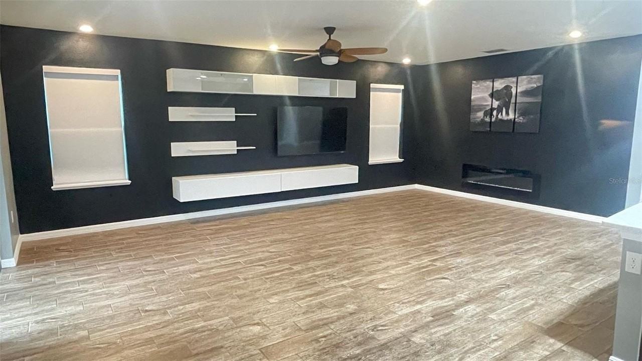 433 Sardinia Cir - Photo 3 of 10