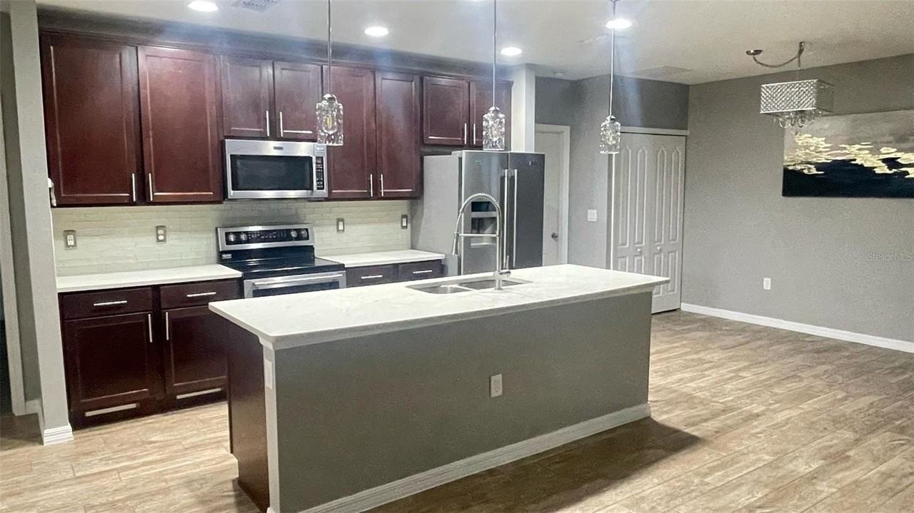 433 Sardinia Cir - Photo 4 of 10