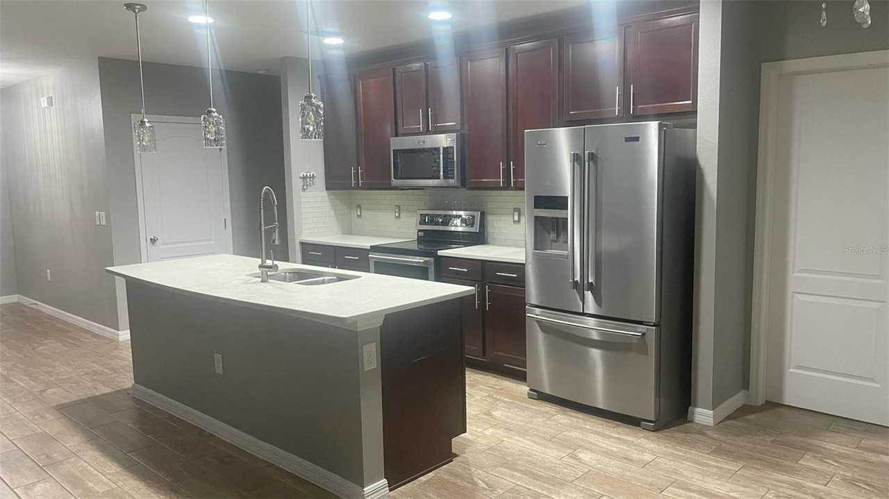 433 Sardinia Cir - Photo 5 of 10