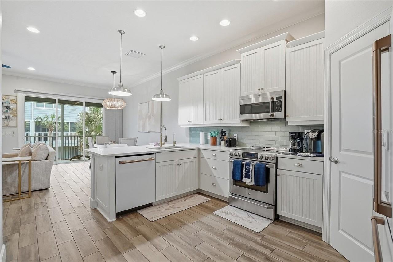 3162 Moorings Dr S - Photo 3 of 50