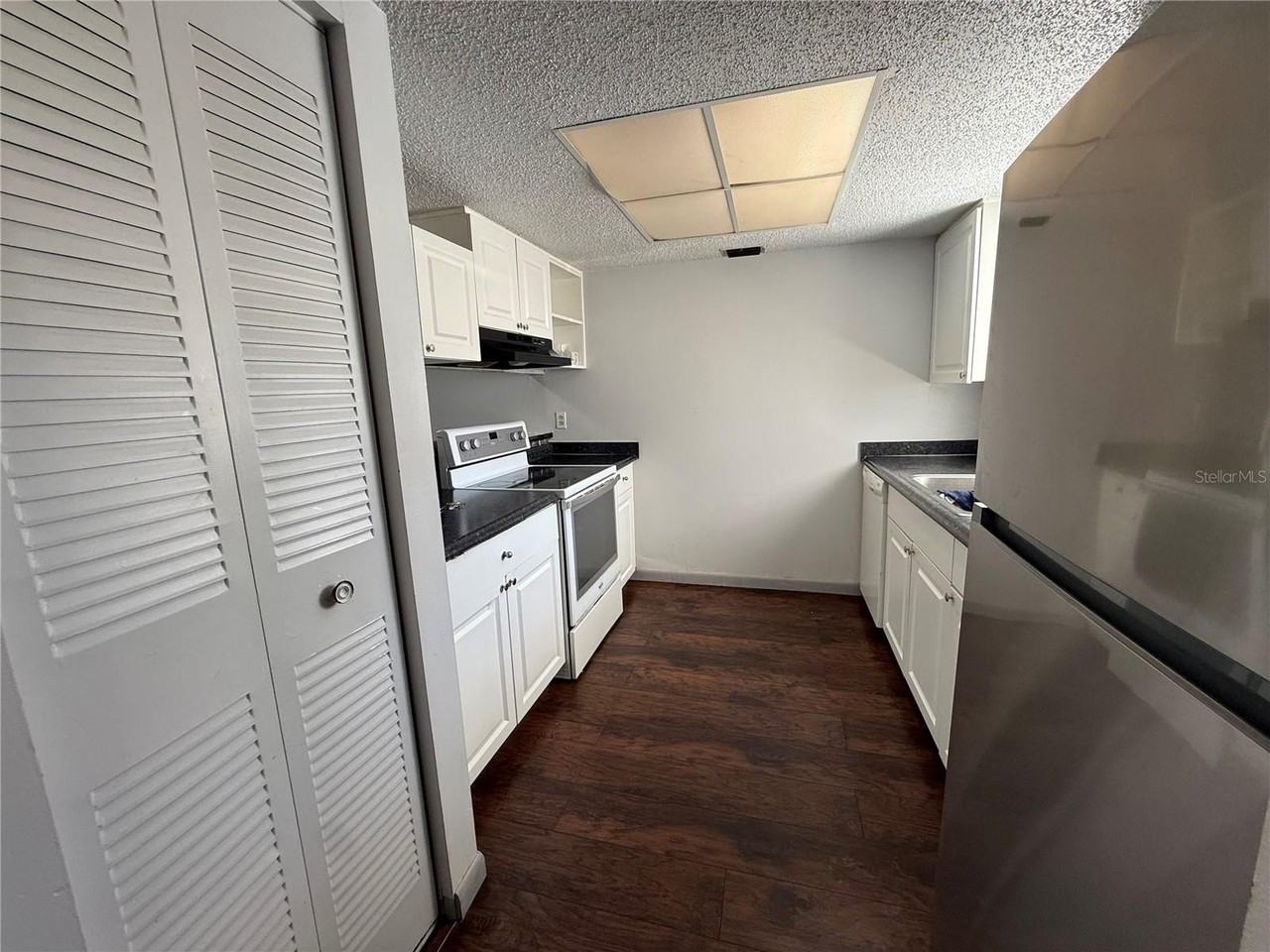 621 99th Ave N #102 - Photo 3 of 23