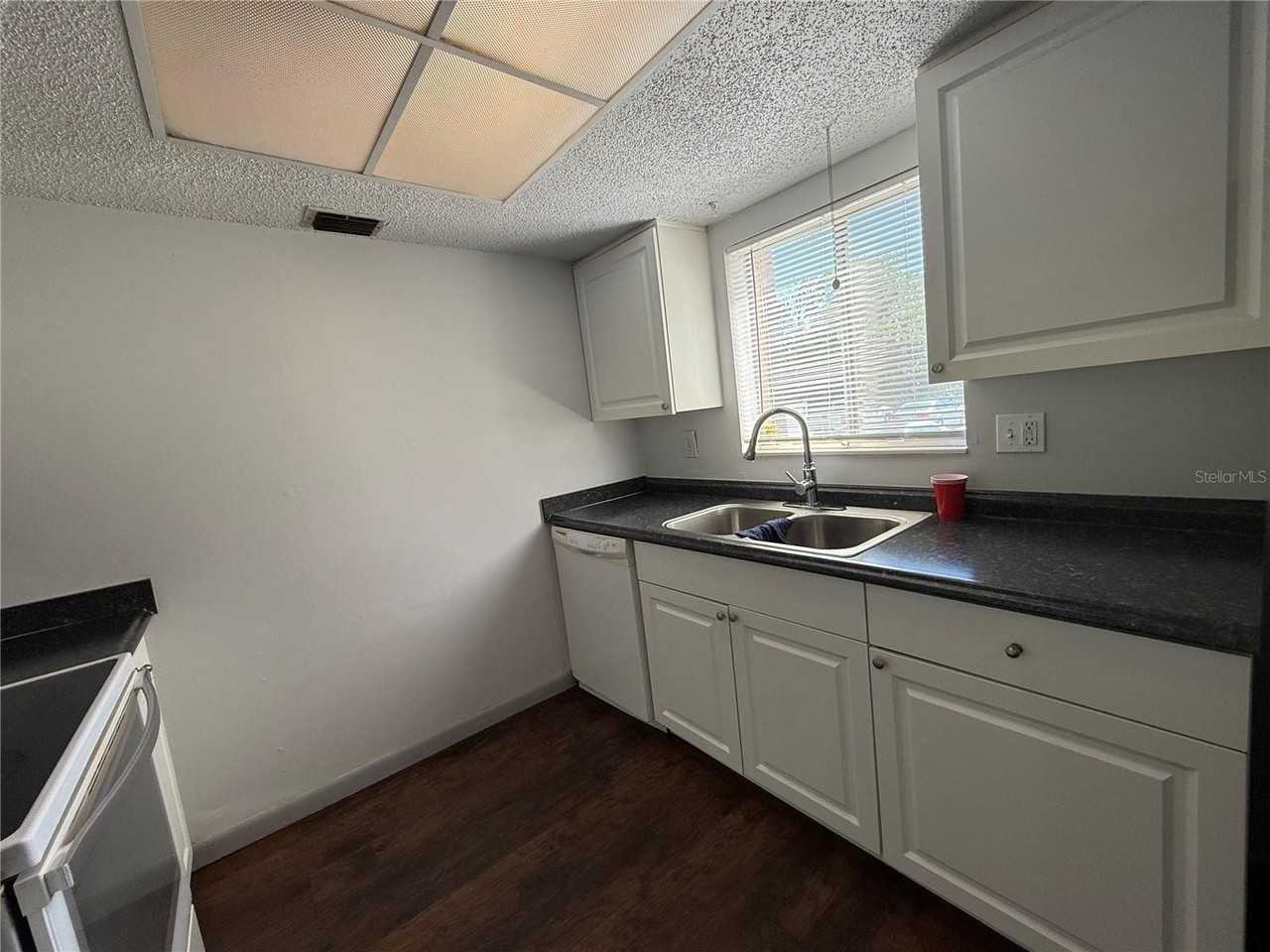 621 99th Ave N #102 - Photo 5 of 23