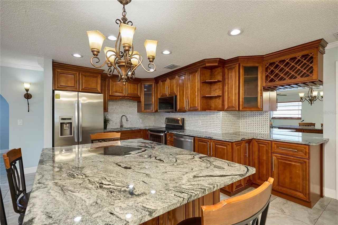 6804 N Hubert Ave - Photo 7 of 36