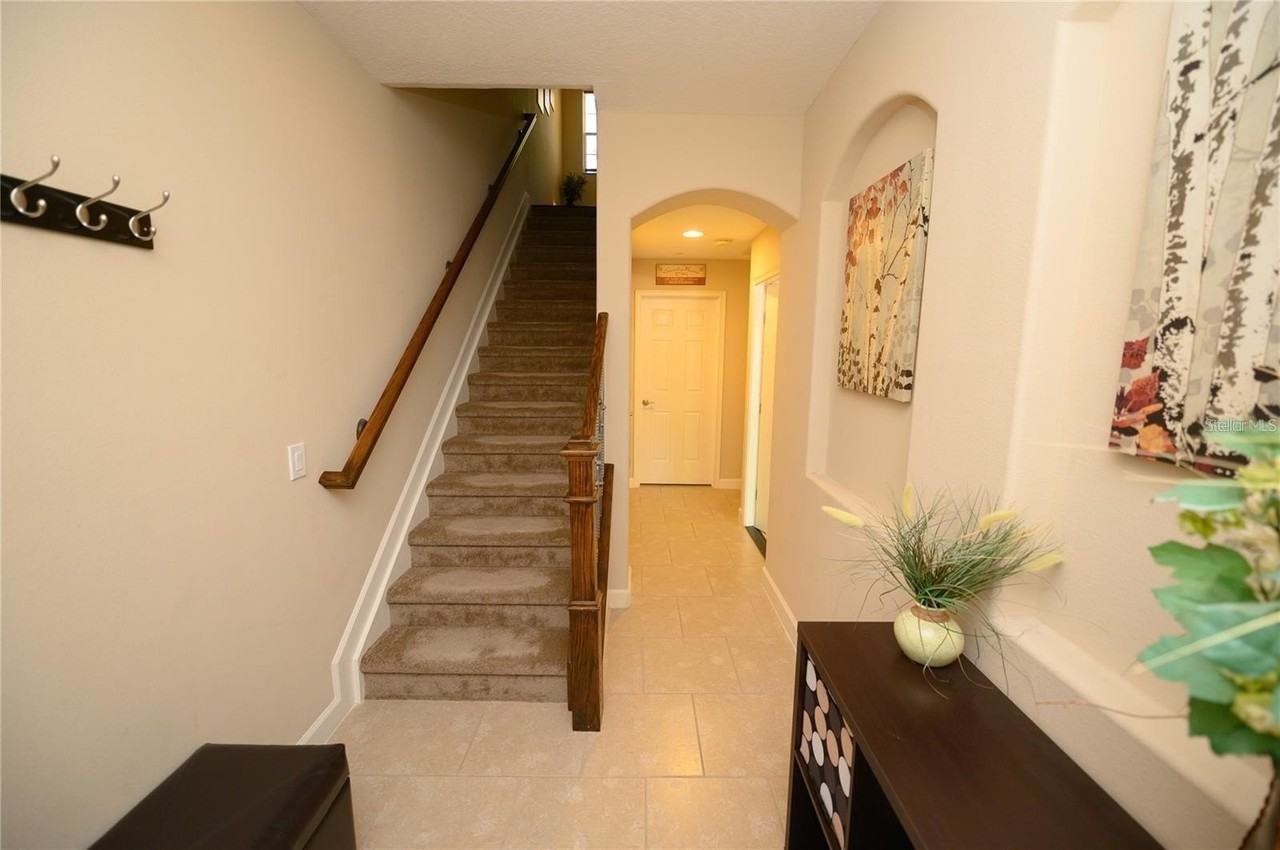 1113 Bolton Pl - Photo 3 of 41