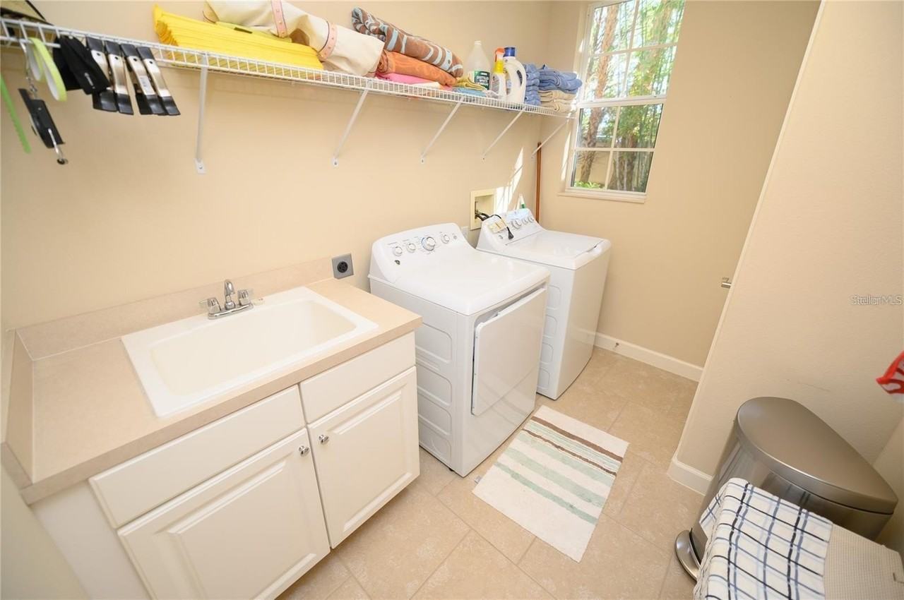 1113 Bolton Pl - Photo 4 of 41