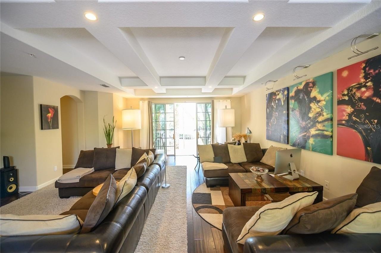 1113 Bolton Pl - Photo 5 of 41