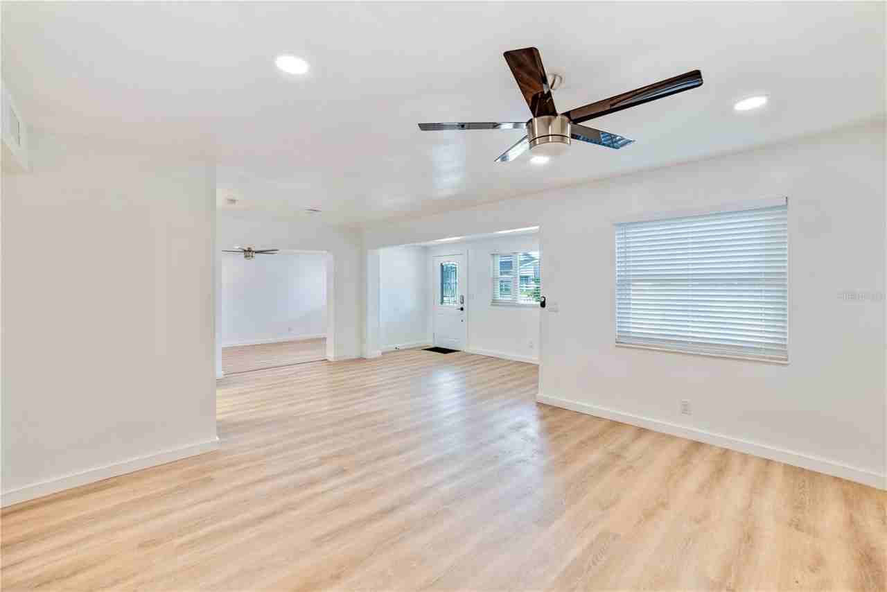 4413 W Rogers Ave - Photo 5 of 34