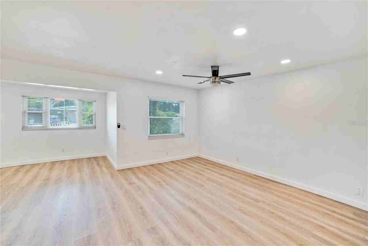 4413 W Rogers Ave - Photo 7 of 34