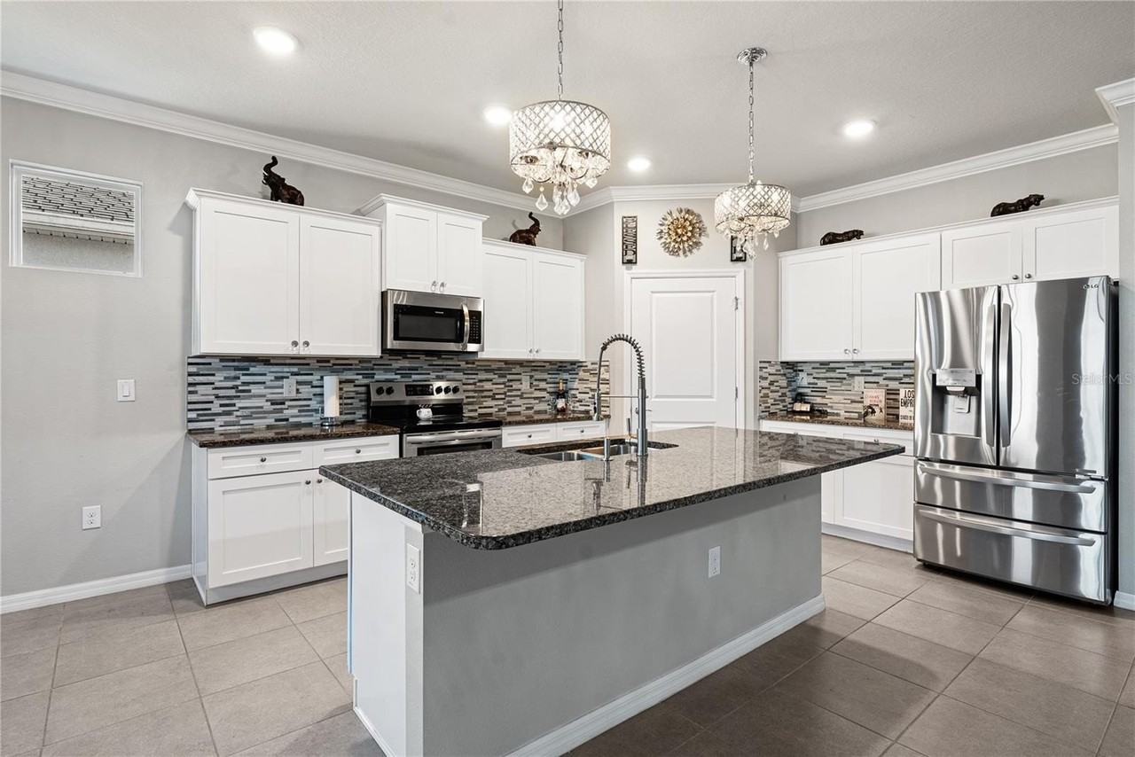 1092 Pipestone Pl - Photo 4 of 24