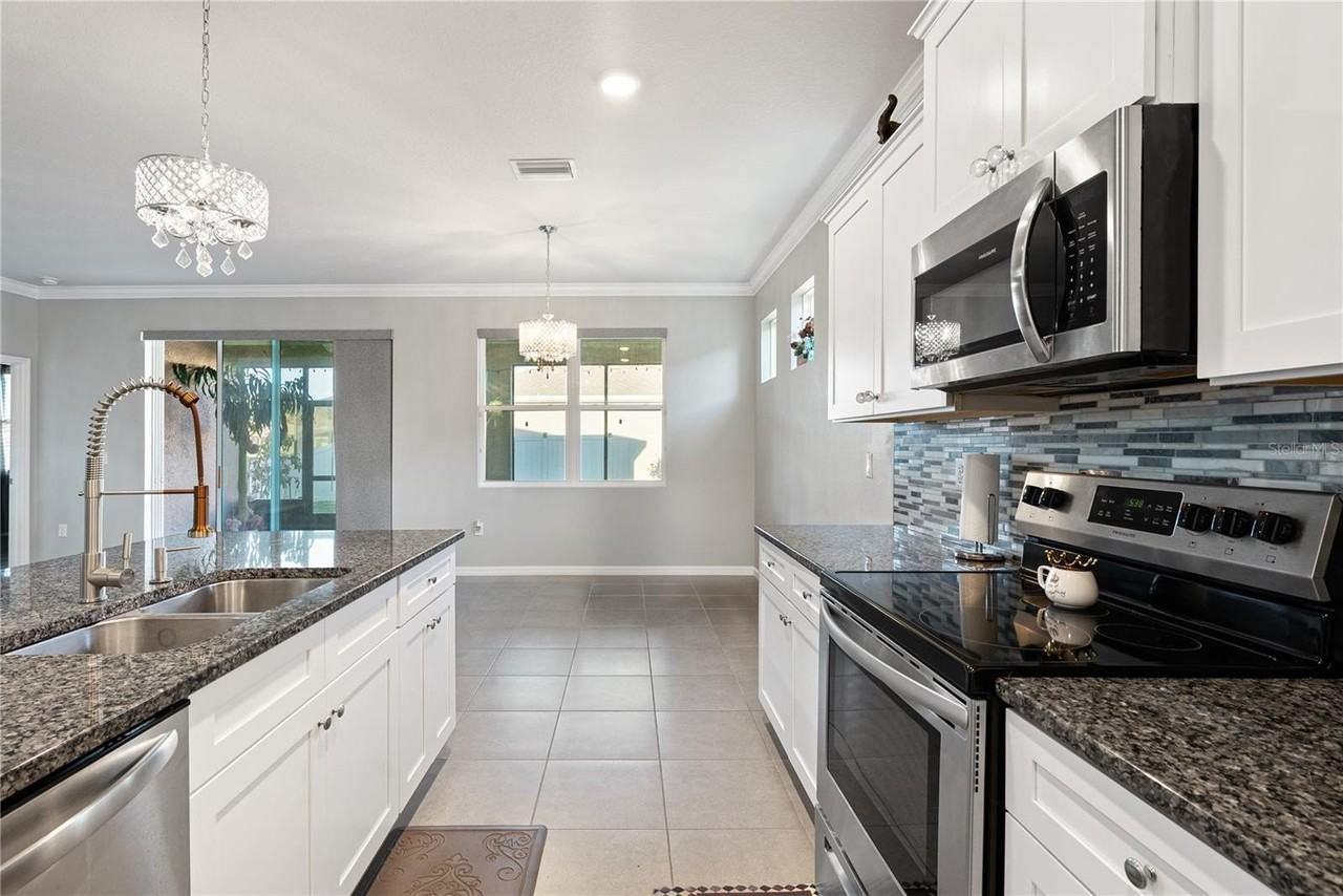 1092 Pipestone Pl - Photo 5 of 24