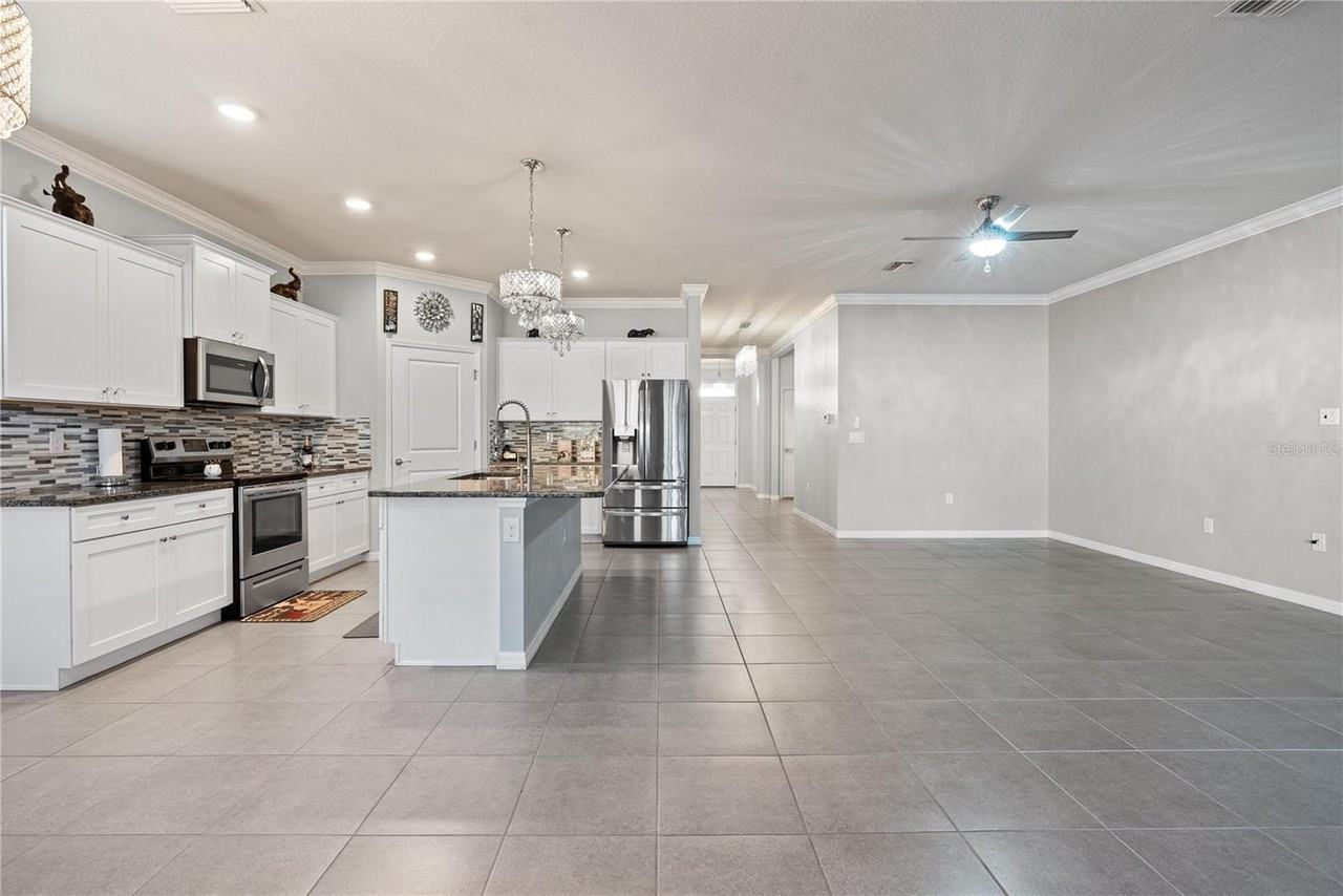 1092 Pipestone Pl - Photo 7 of 24