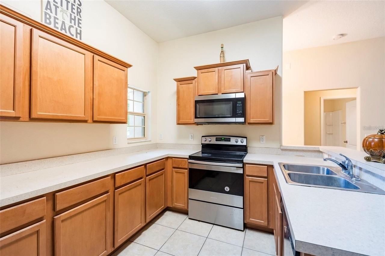 8117 Alamosa Wood Ave - Photo 4 of 18