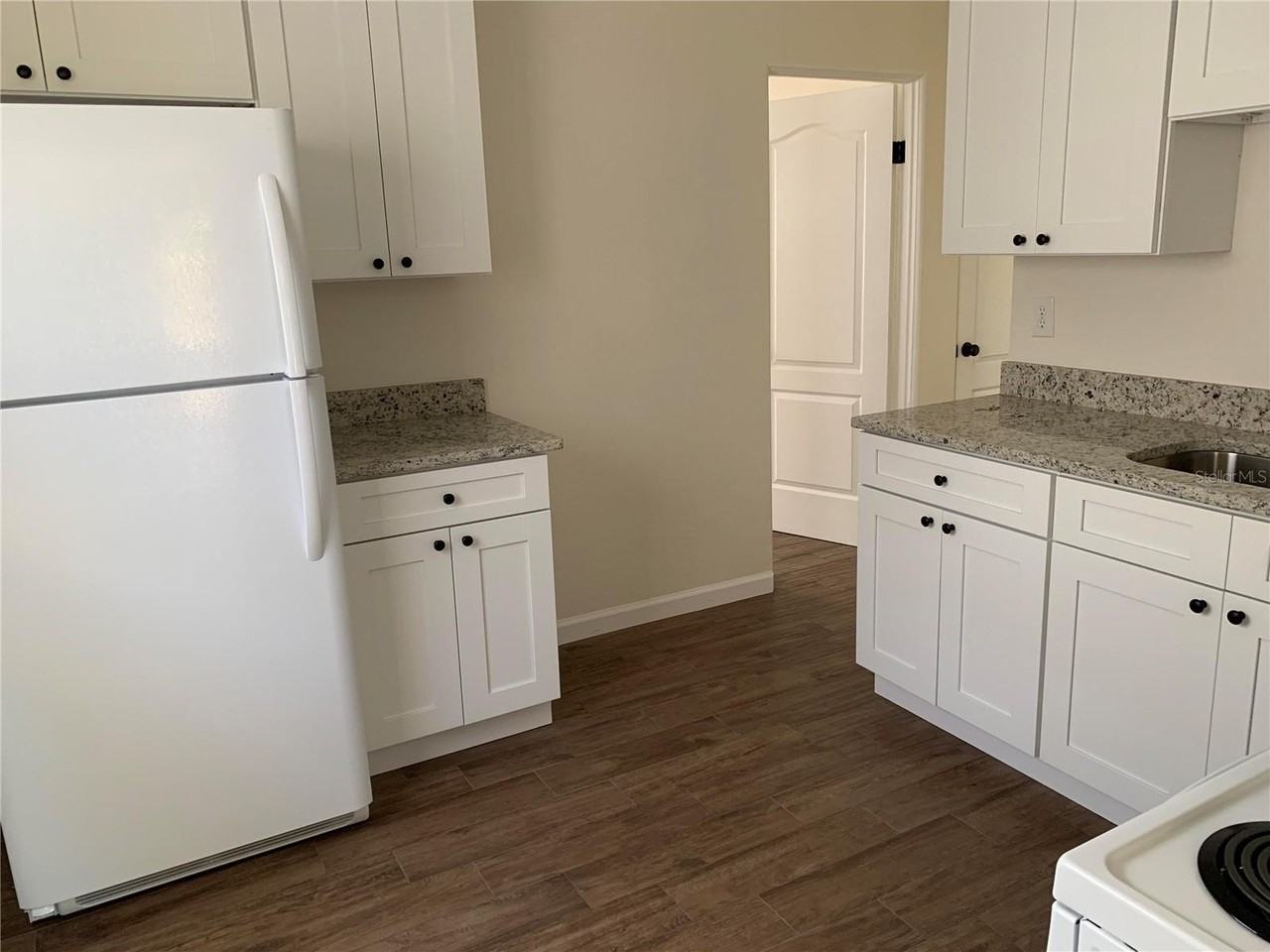 127 E Kentucky Ave - Photo 3 of 14