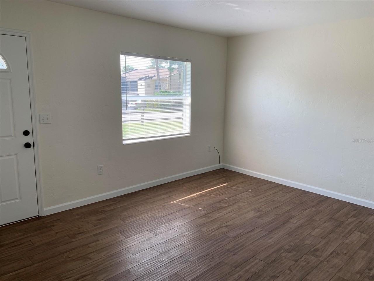 127 E Kentucky Ave - Photo 4 of 14