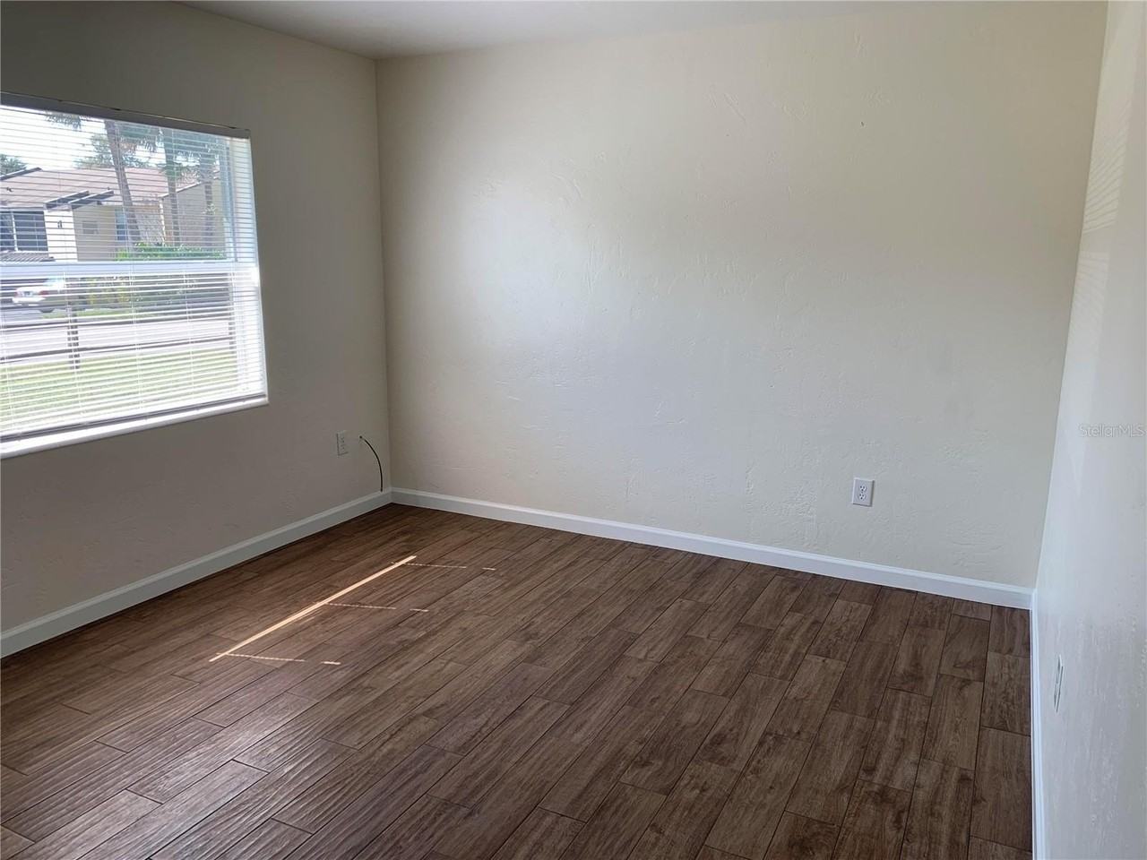 127 E Kentucky Ave - Photo 5 of 14