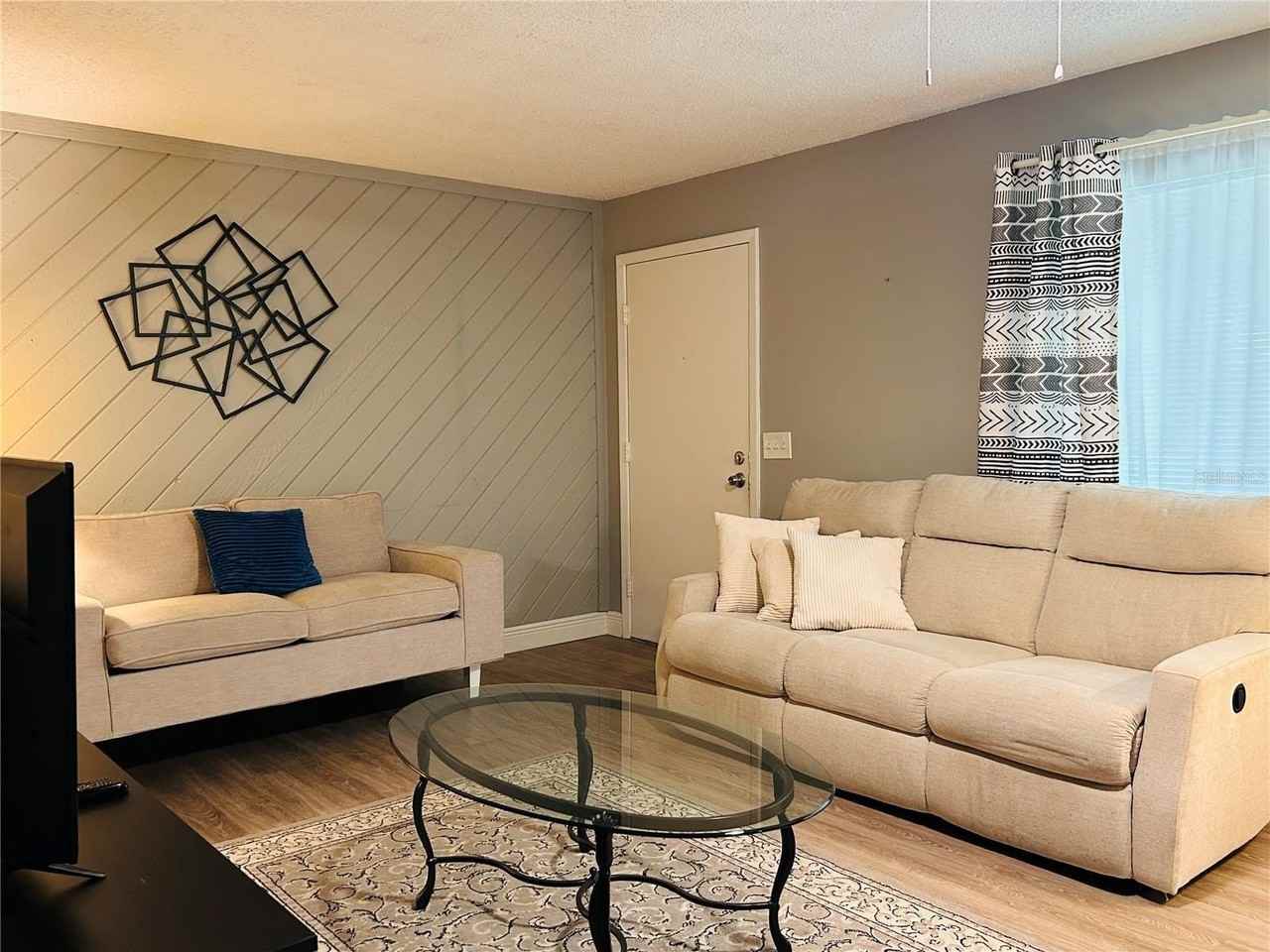 6031 Wyoming Ave - Photo 2 of 22