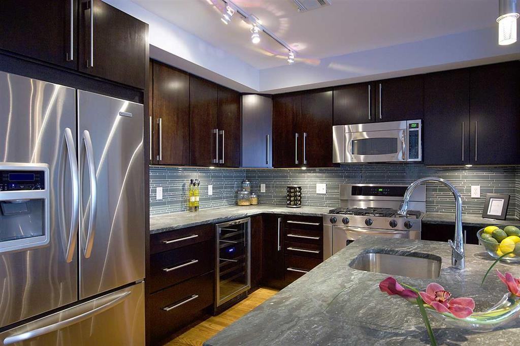 213 Clinton St - Photo 2 of 13