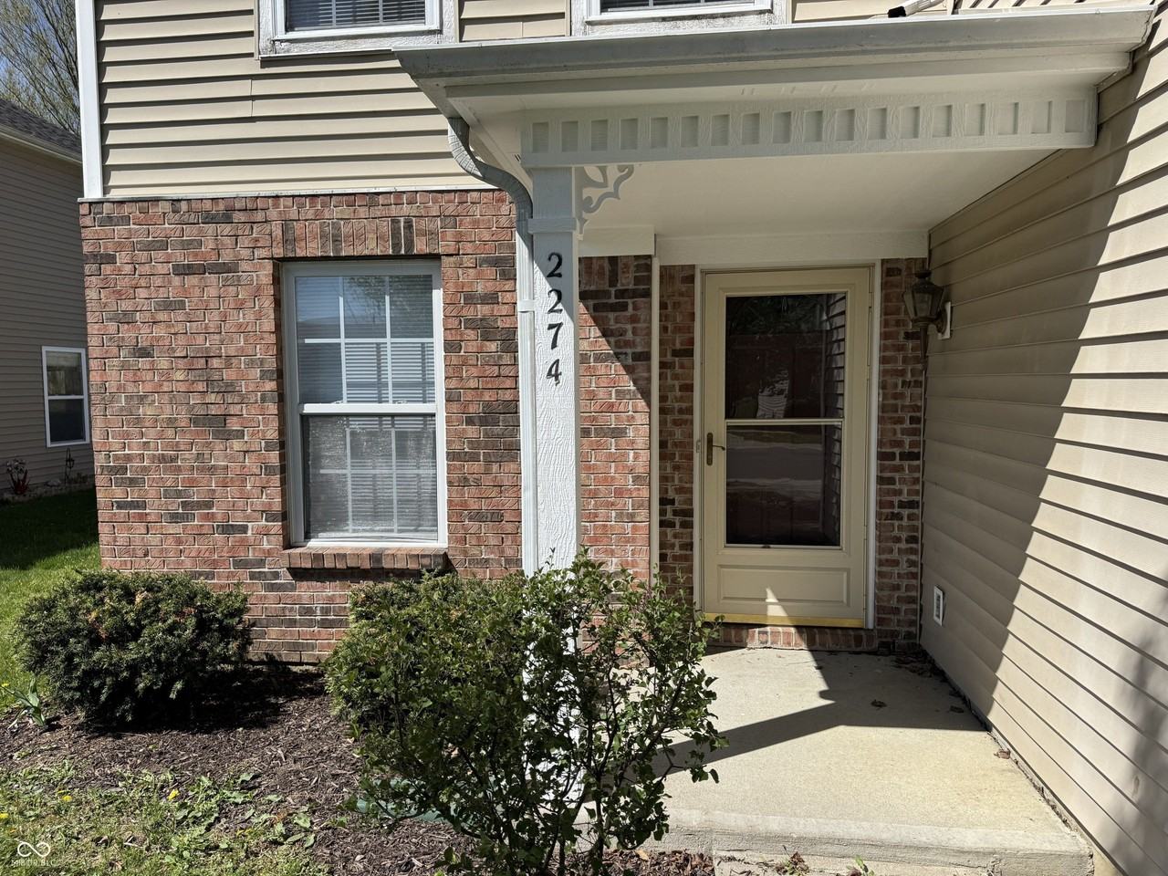 2274 Bridlewood Dr - Photo 2 of 29