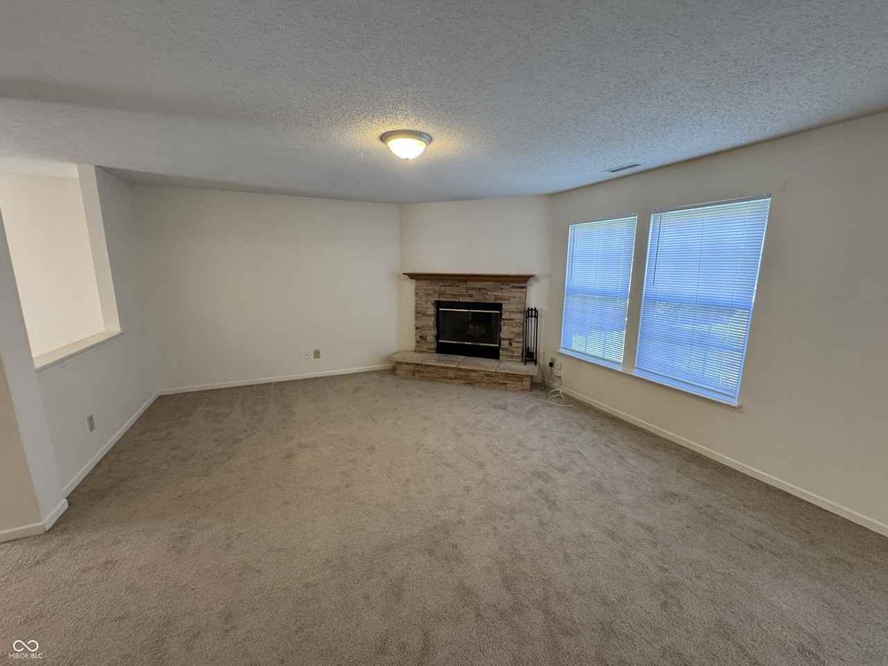 2274 Bridlewood Dr - Photo 4 of 29