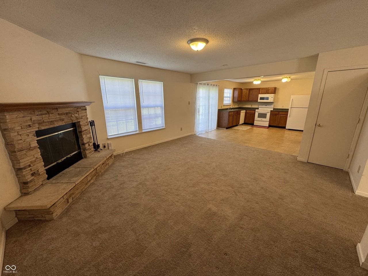 2274 Bridlewood Dr - Photo 5 of 29