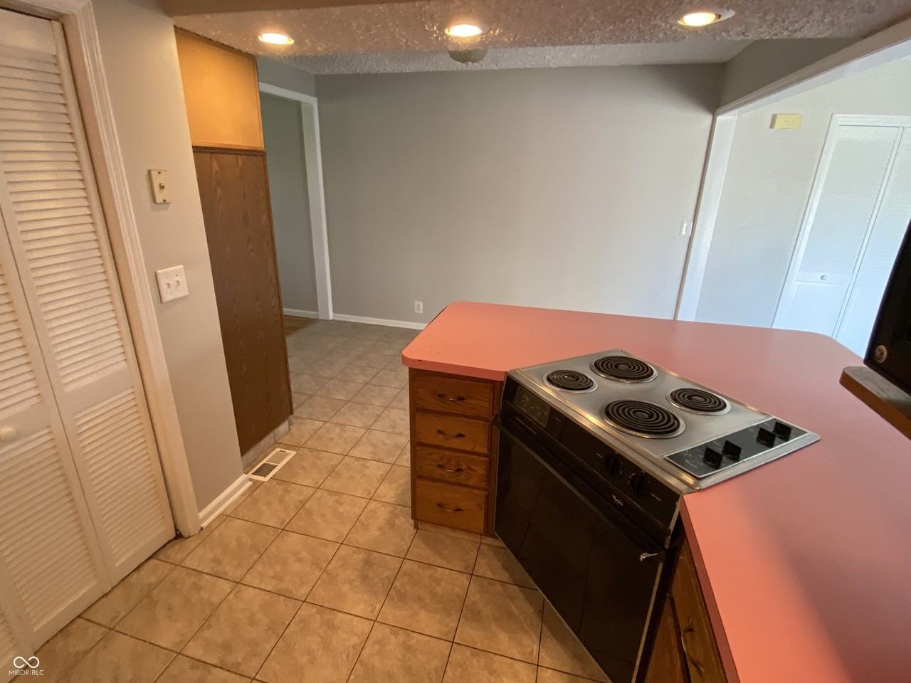 1036 E Auman Dr - Photo 5 of 19