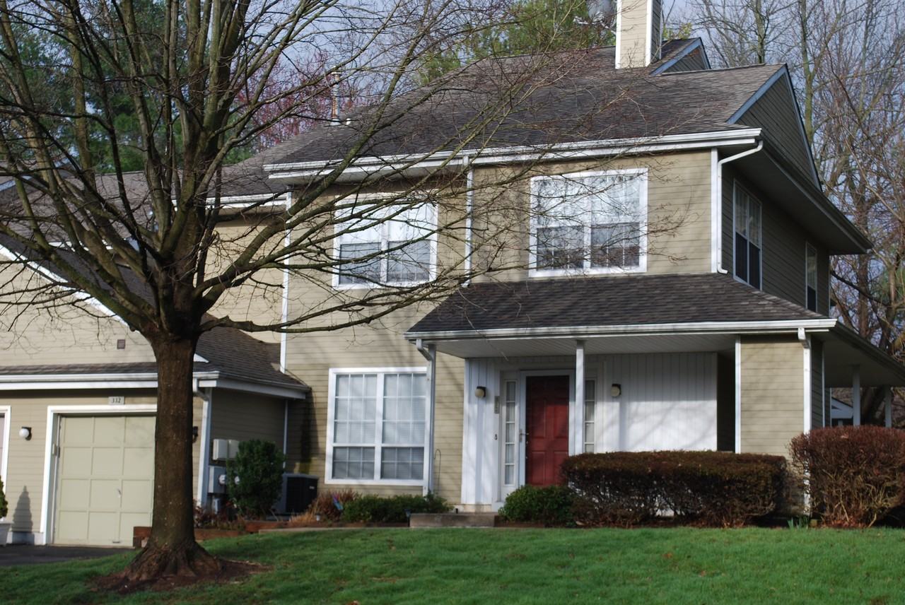 332 Danbury Ct - Photo 2 of 21