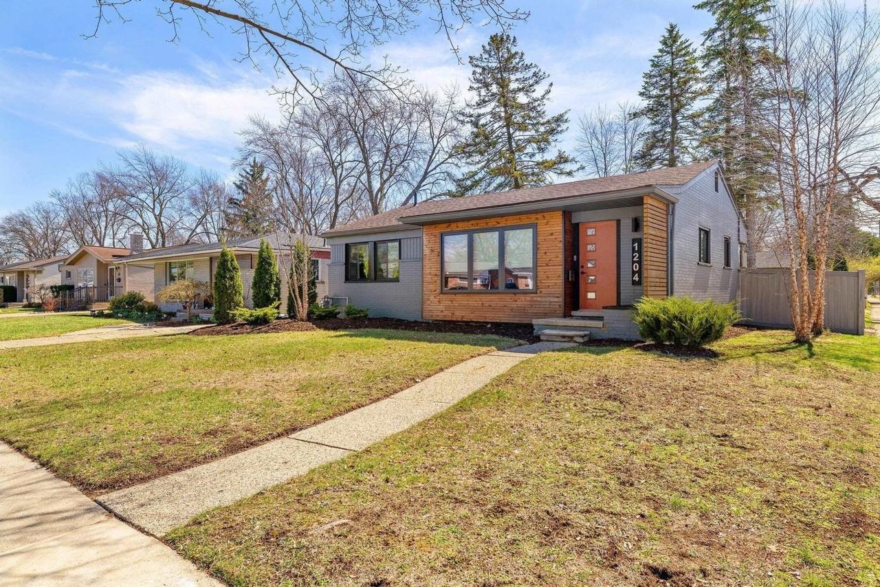 1204 Woodlawn Ave - Photo 2 of 50