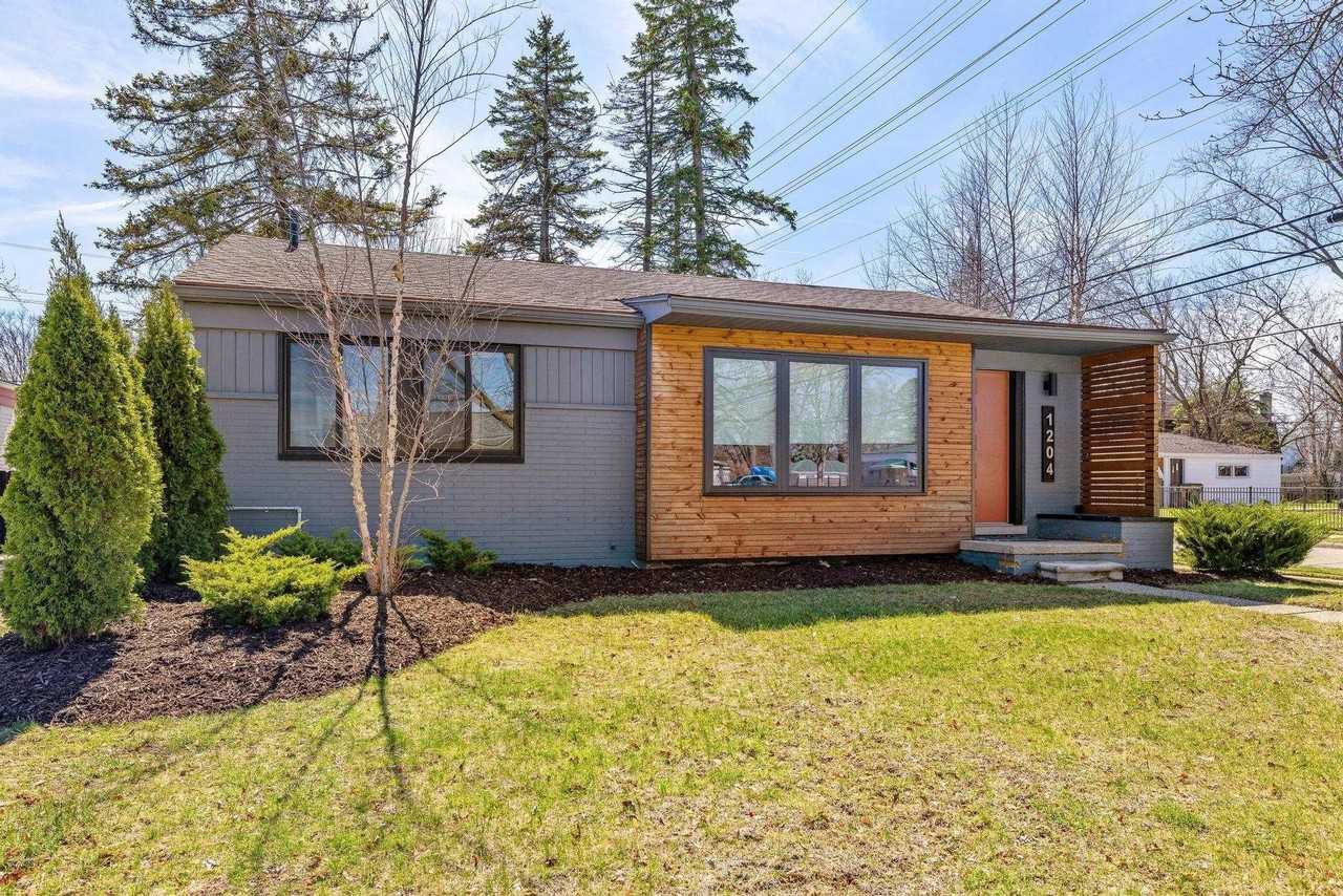 1204 Woodlawn Ave - Photo 4 of 50