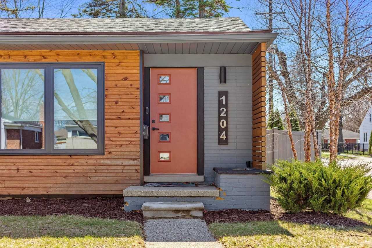 1204 Woodlawn Ave - Photo 6 of 50