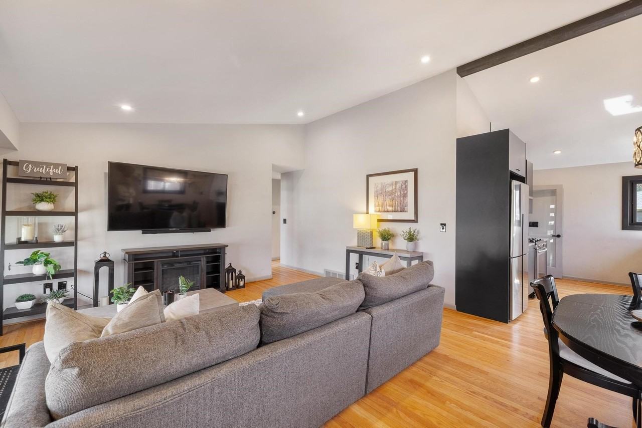 1204 Woodlawn Ave - Photo 7 of 50