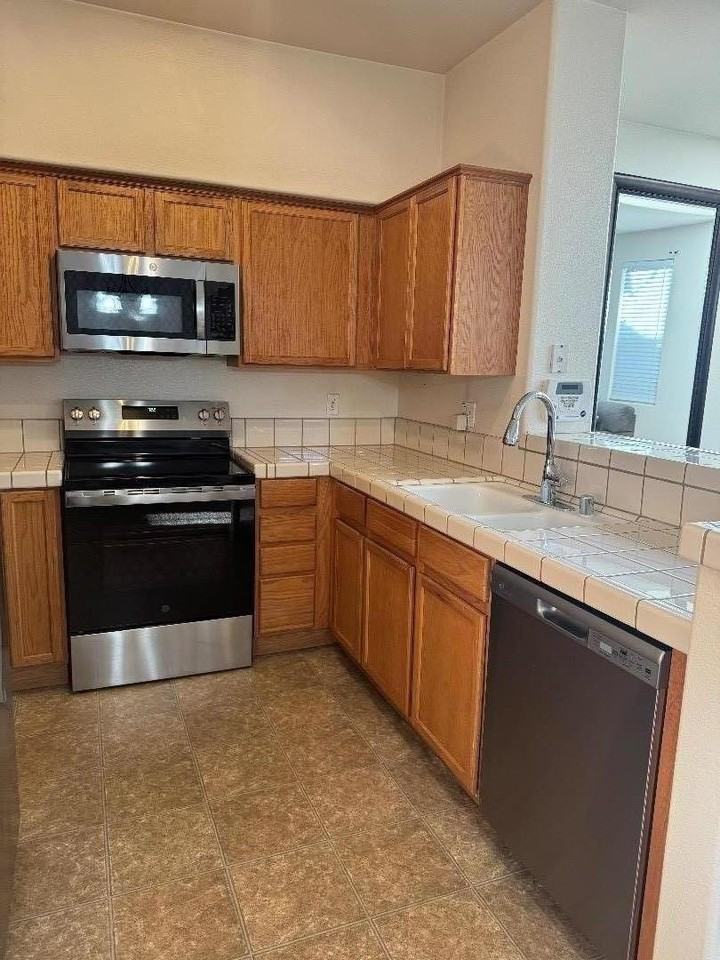 624 Gardenia Pl - Photo 3 of 12