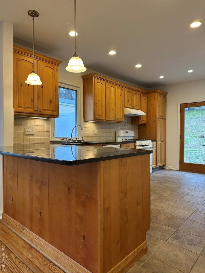 37 Church St Unit 1 - Photo 3 of 10