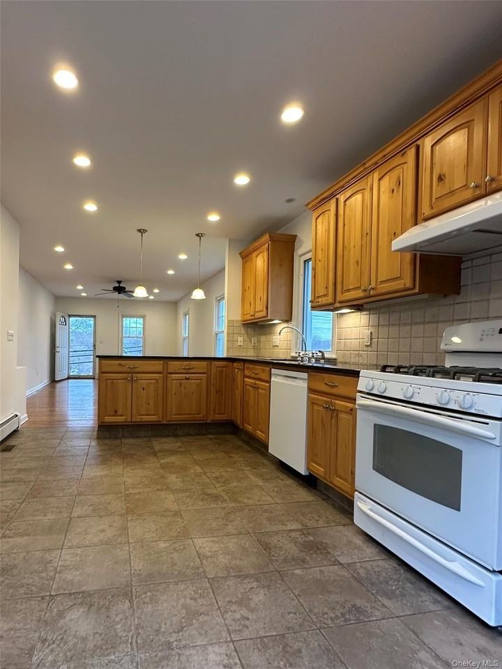 37 Church St Unit 1 - Photo 4 of 10