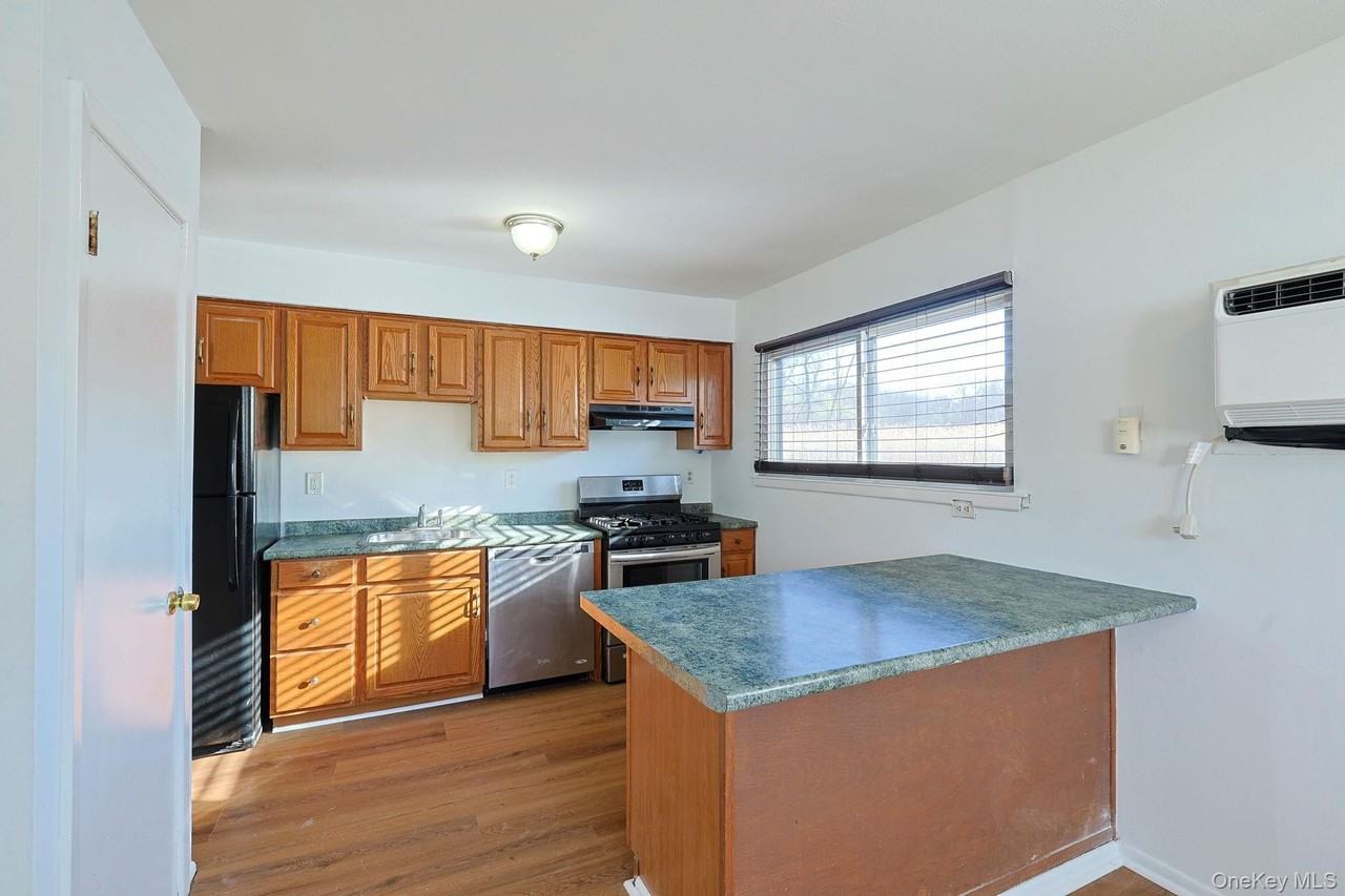 25 Pierces Rd Apt 22 - Photo 4 of 23