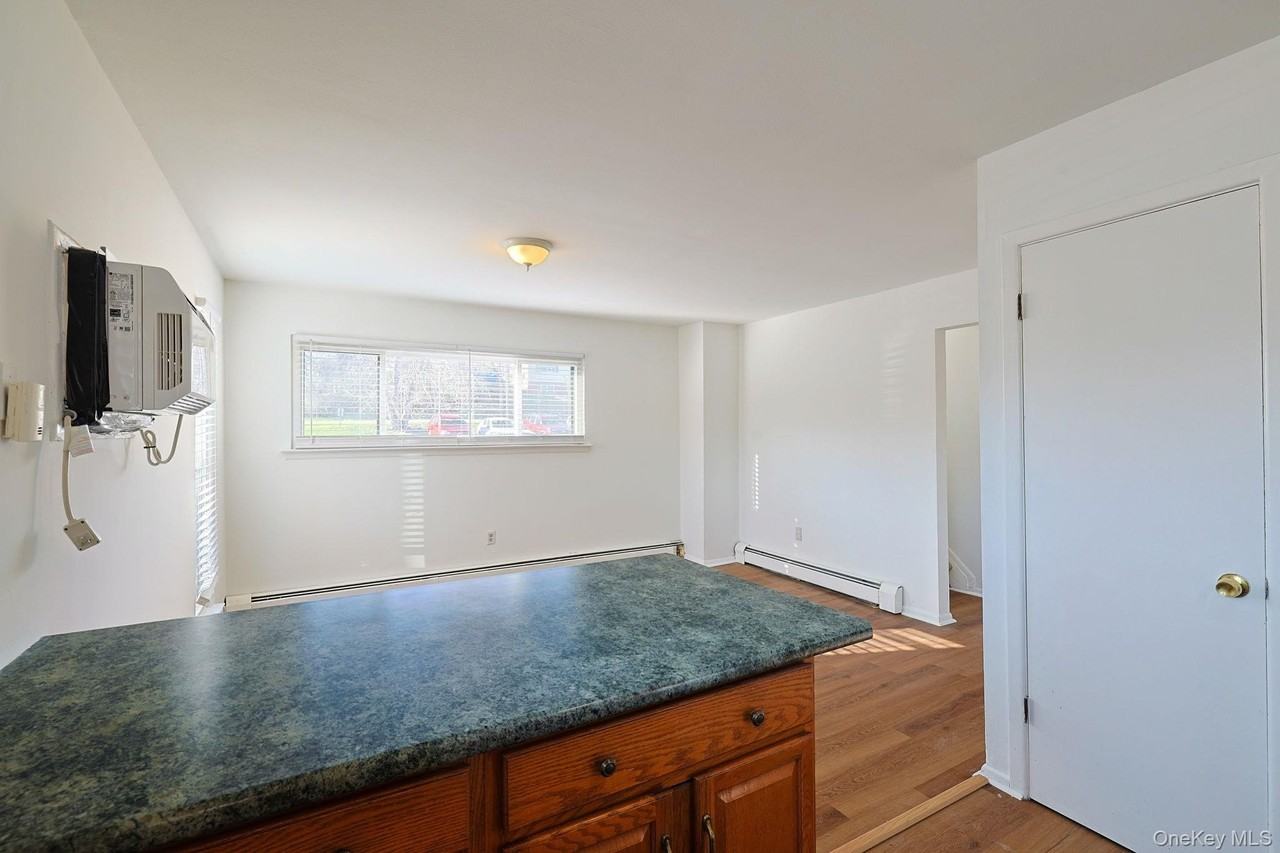 25 Pierces Rd Apt 22 - Photo 7 of 23