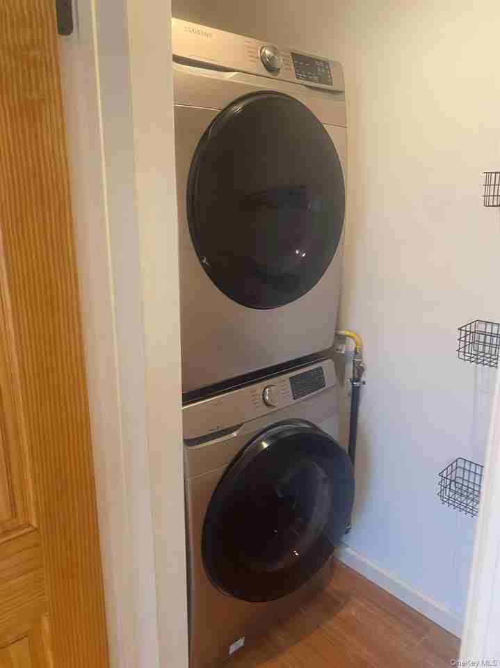 4327 220th St 2nd Fl - Photo 3 of 9