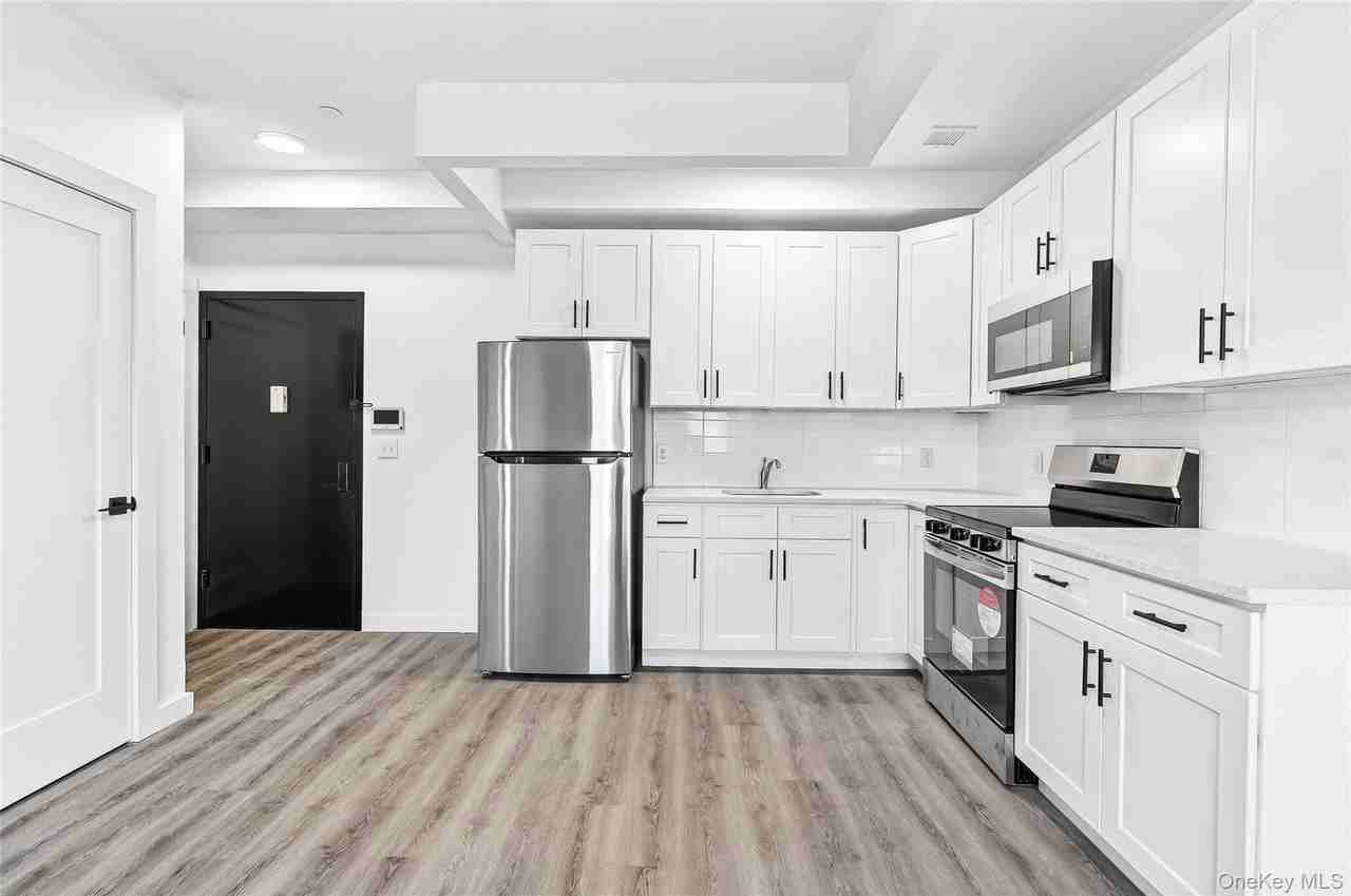 2043 Webster Ave - Photo 2 of 4