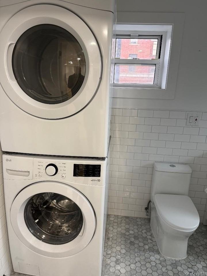 3939 Crescent St - Photo 7 of 26